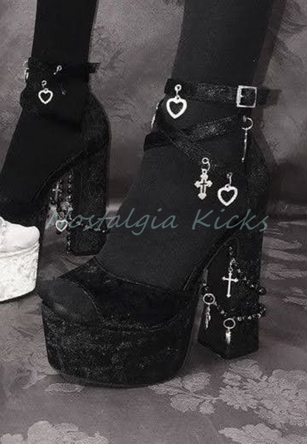 Street Fashion Rome - ゴシックブラックベルベットプラットフォームハイヒールサンダルチャンキークロスバックルストラップピープトウパンプスパンクダークファッションレディースシューズ