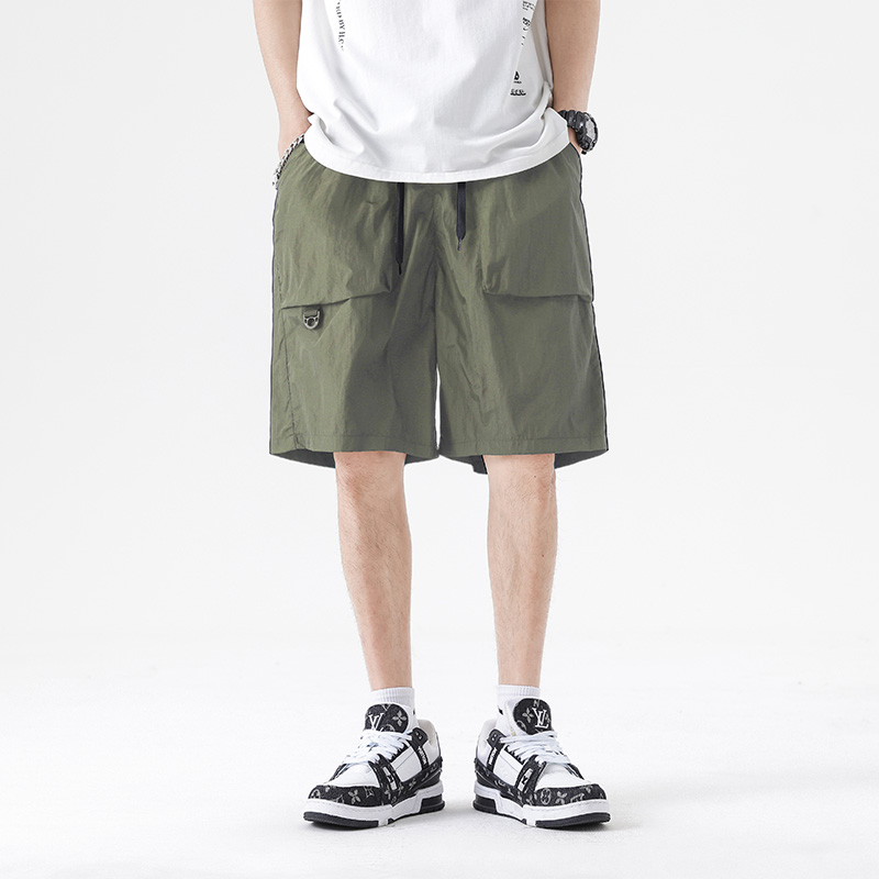 Street Fashion Trends 2025 - 2025年夏メンズショートパンツ トレンド シンプル おしゃれ トレンド ユース