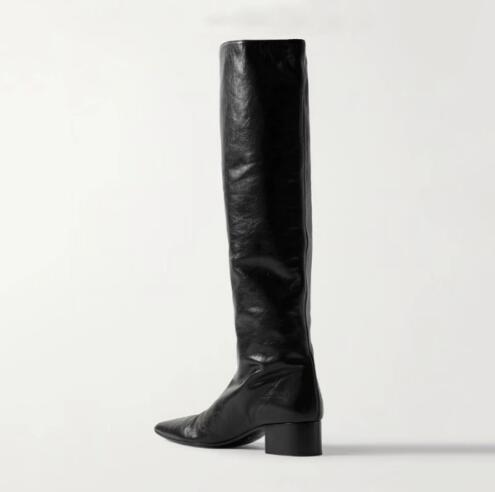 秋の女性用ブラックマットレザーポインテッドトゥミドルヒールス - Street Fashion Rome のレビューと価格