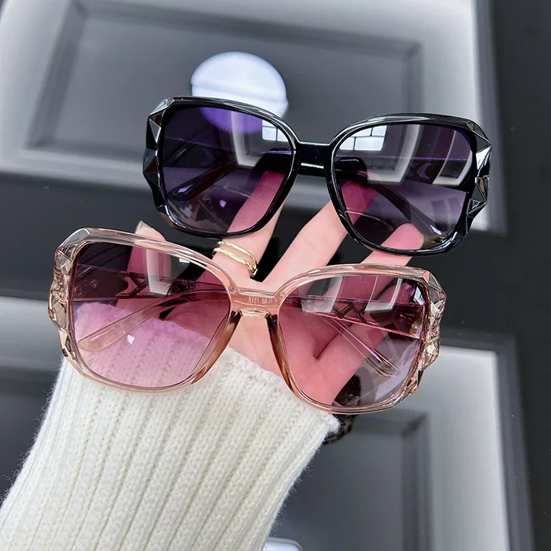 ヴィンテージ風のオーバーサイズサングラス、レディースブランド - Street Fashion Brands のレビューと価格