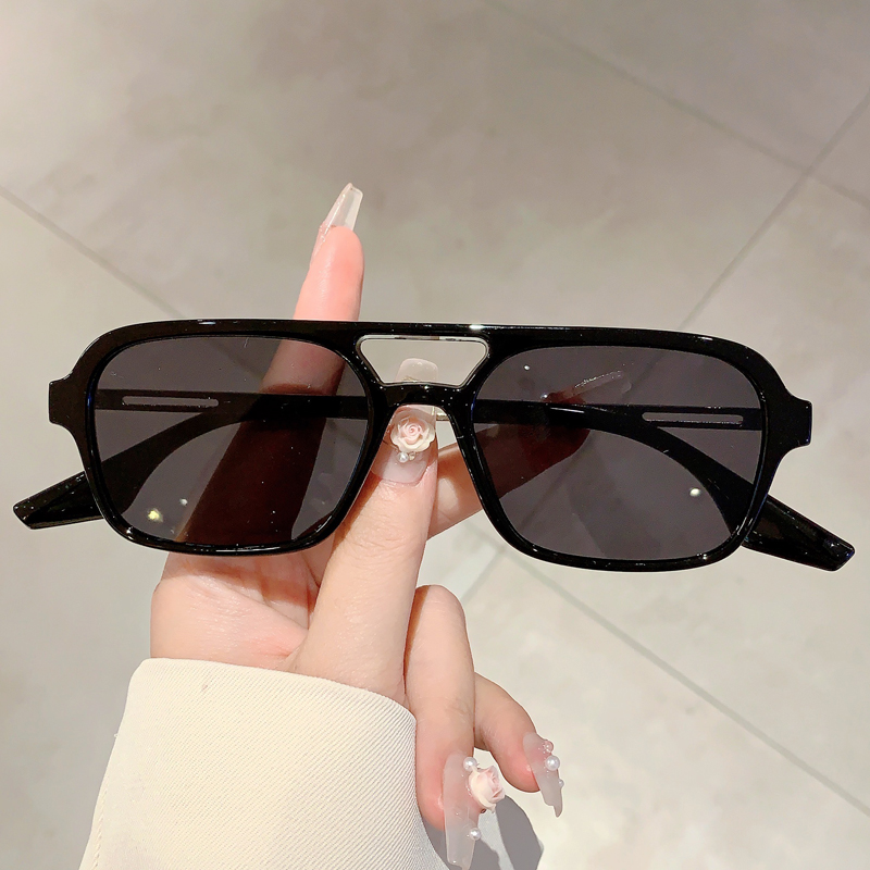 トレンドの女性用ダブルビームサングラス、スクエア型サマーサン - Street Fashion Brands のレビューと価格