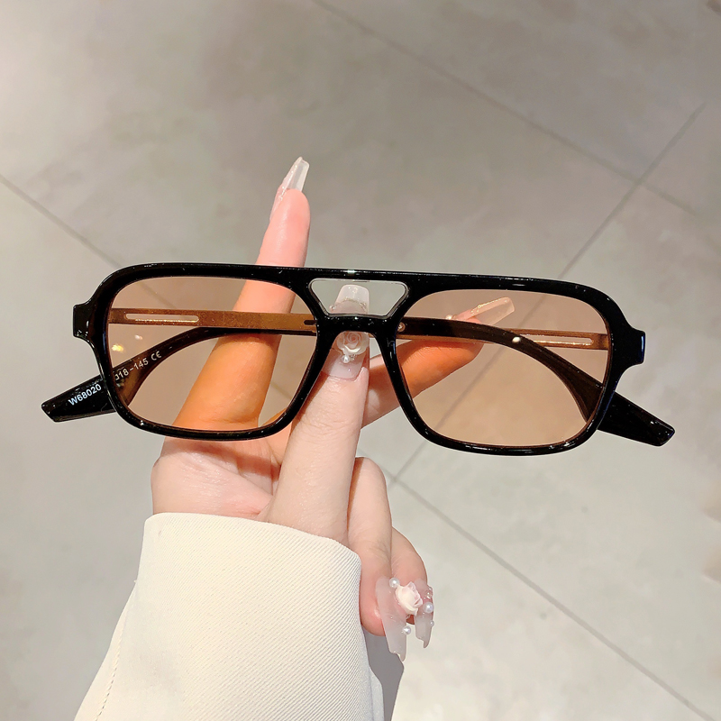 トレンドの女性用ダブルビームサングラス、スクエア型サマーサン - Street Fashion Brands のレビューと価格